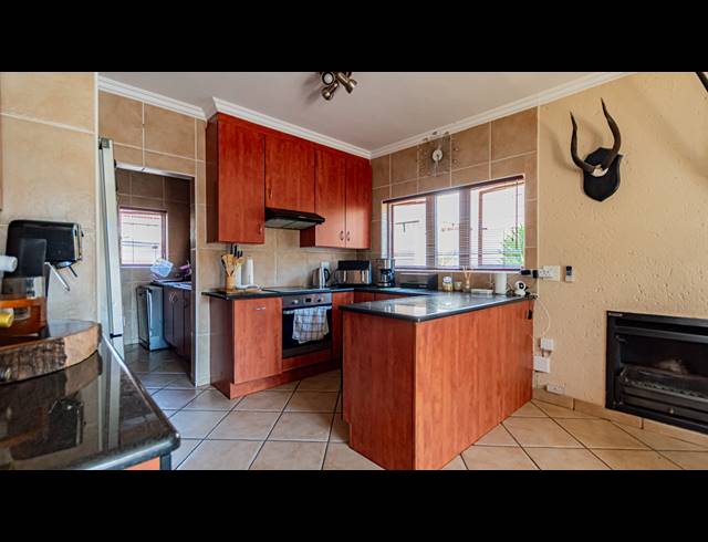 3 BEDROOM SECTIONAL TITLE FOR SALE IN MORELETA PARK